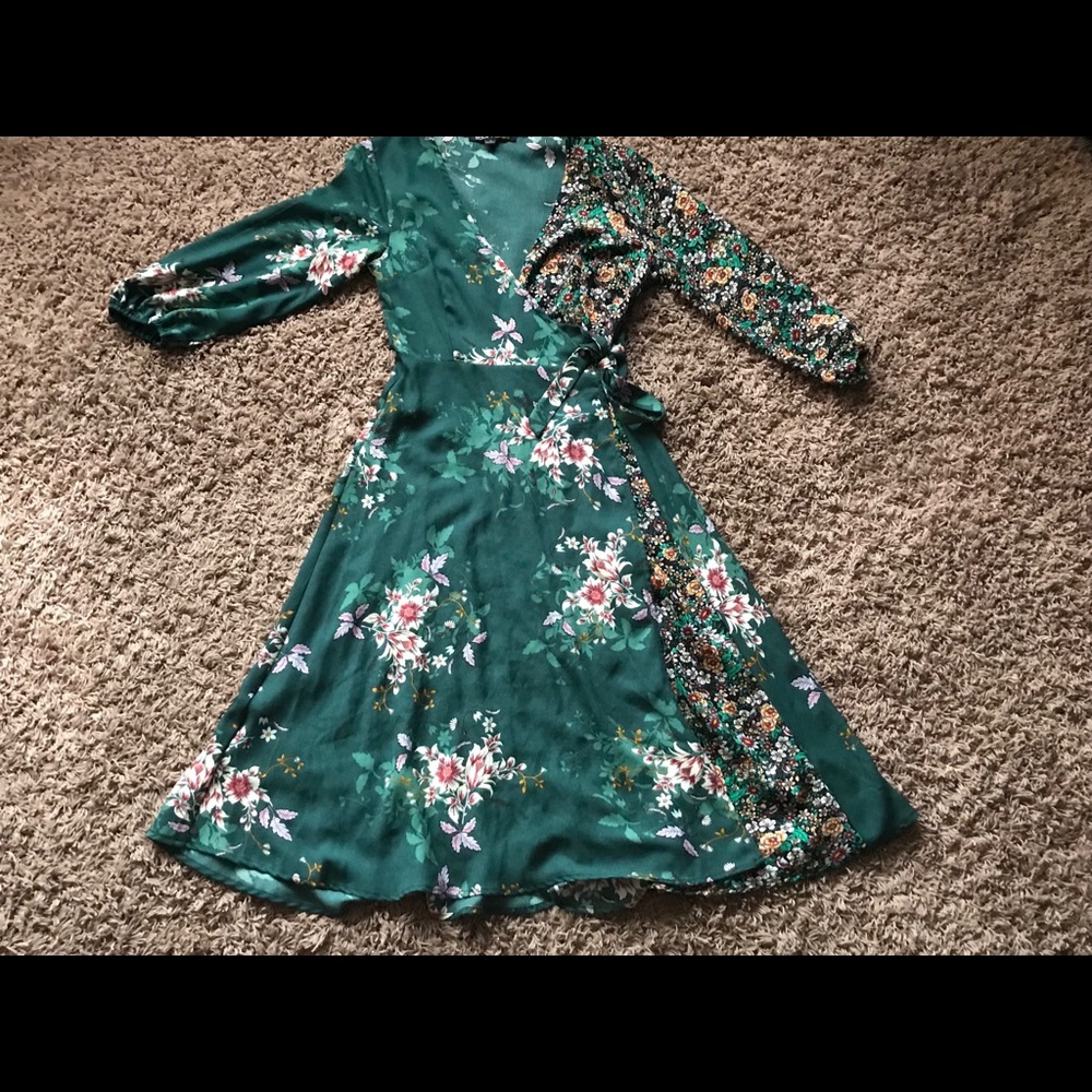 Stunning NWT wrap dress!! Boutique! Gorgeous !!